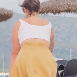 CAUGHT PUBLIC, UPSKIRT PUSSY AT THE BEACH